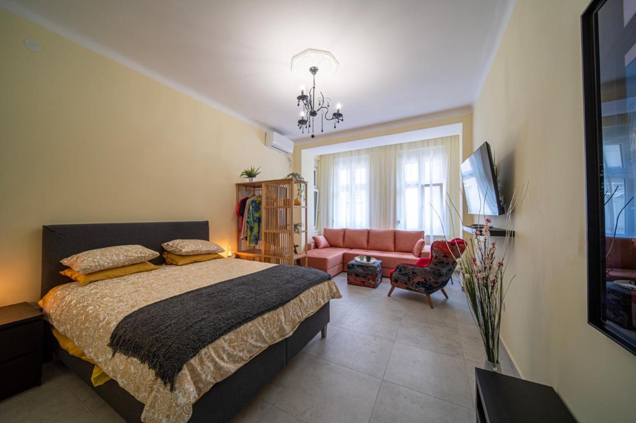 Sunlit Artist Studio Apartment Belgrade Exterior photo
