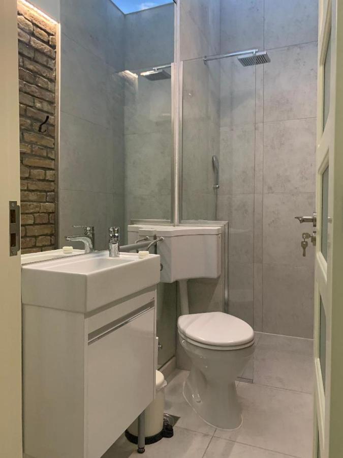 Sunlit Artist Studio Apartment Belgrade Exterior photo